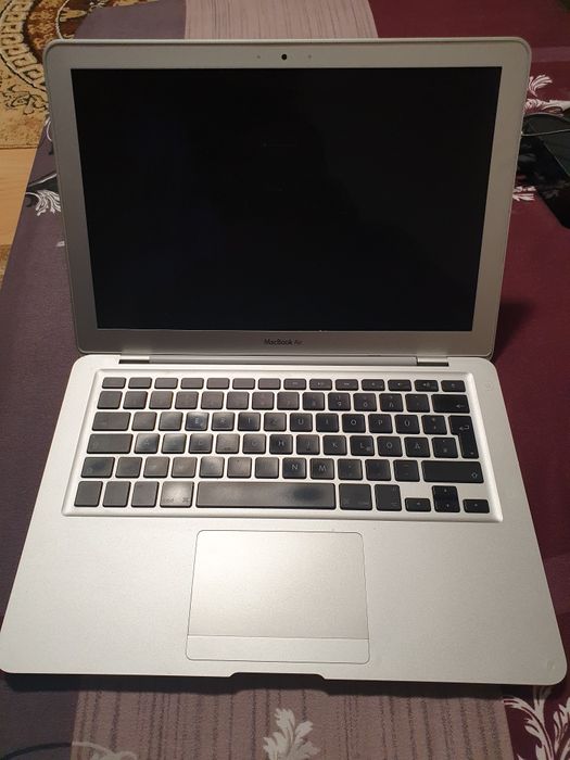 Vînd macbook Air în stare foarte bună de funcționare cu încărcător ori