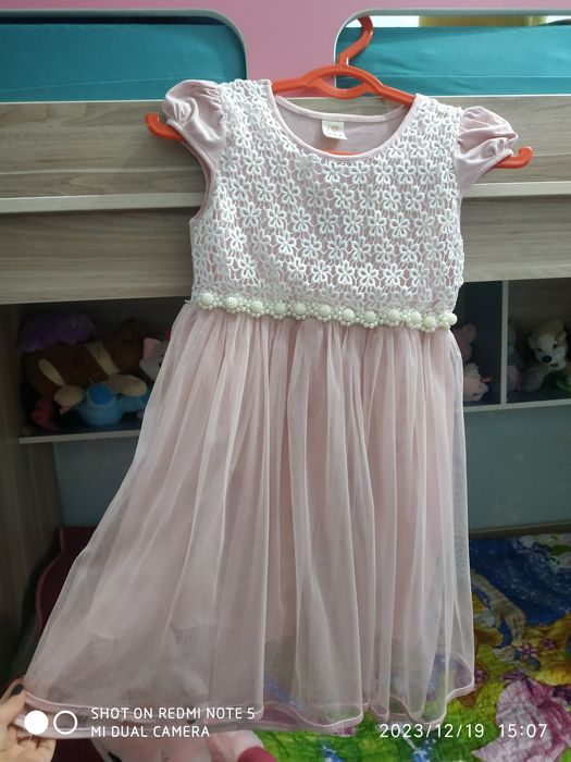 Нарядное платье на девочку