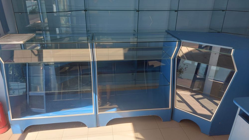 Toneti , vitrine, birou