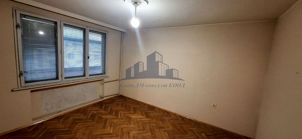 Продава се Тристаен апартамент в Шумен, Болницата - 100 кв.м за 915 €/кв.м - Снимка #5