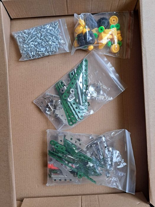 Set jucarie Chinook_constructie metalica elicopter_425 piese_8+