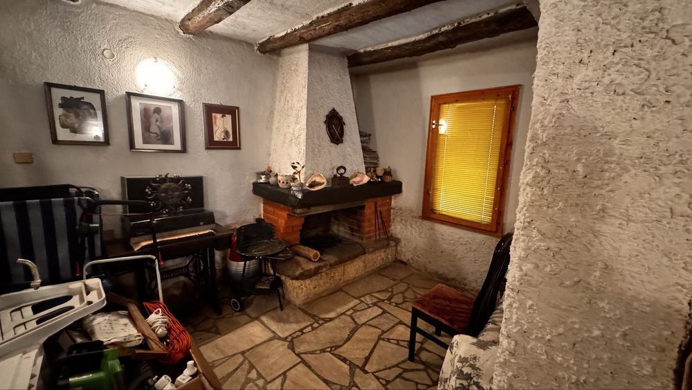 Къща с двор в с. Трудовец, общ. Ботевград