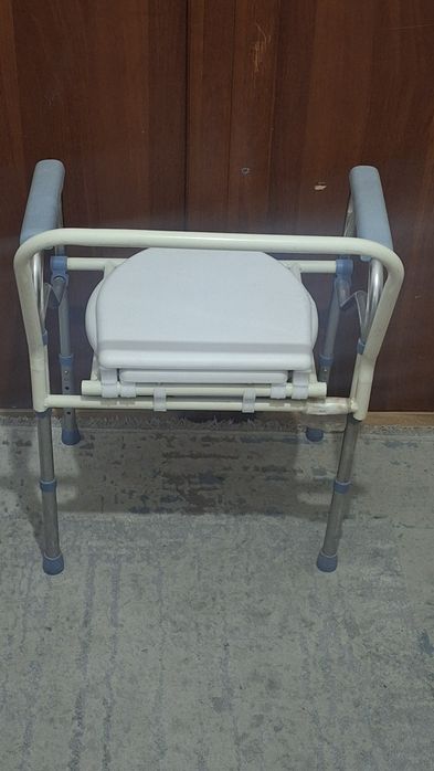 Санитарный стул туалет