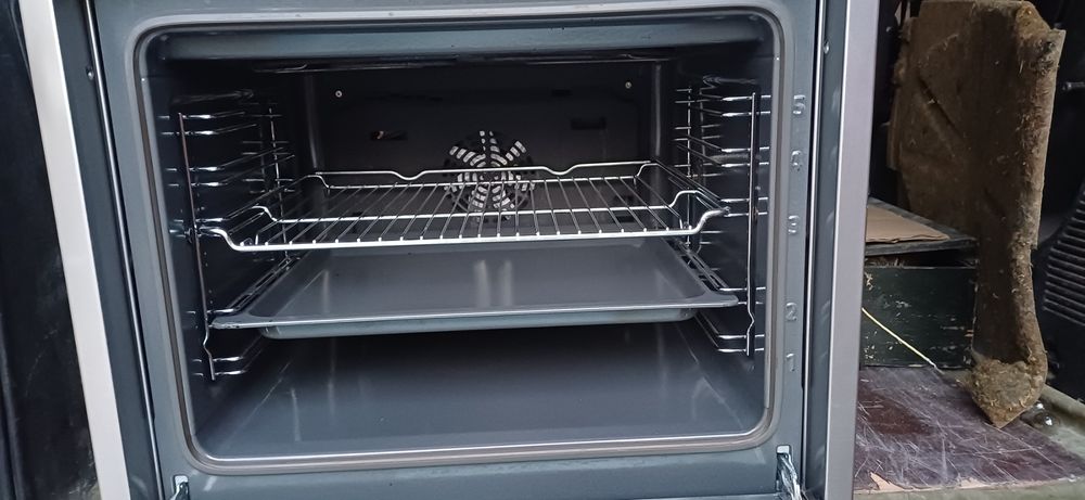 Фурна за вграждане с керамични котлони Siemens