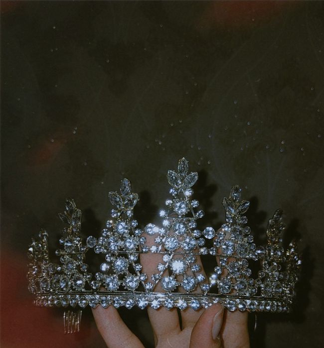 Корона продаётся