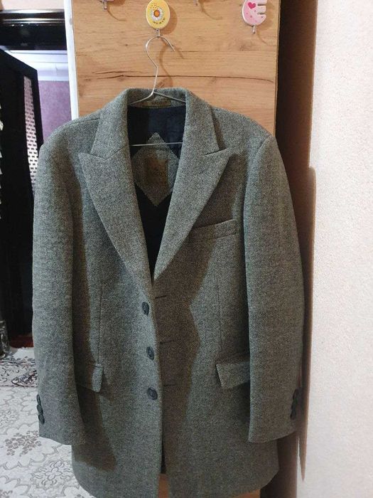 Kostyum-shim, oq ko'ylak, galstuk, tufli, palto