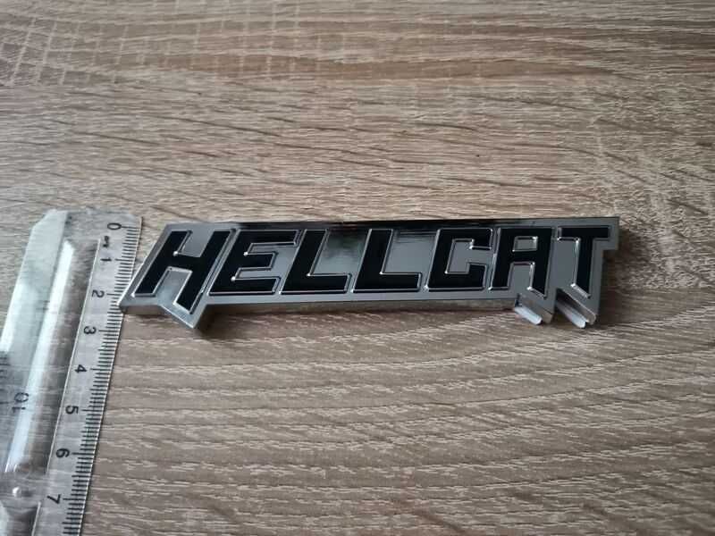 Dodge Hellcat емблема сребристо с черно