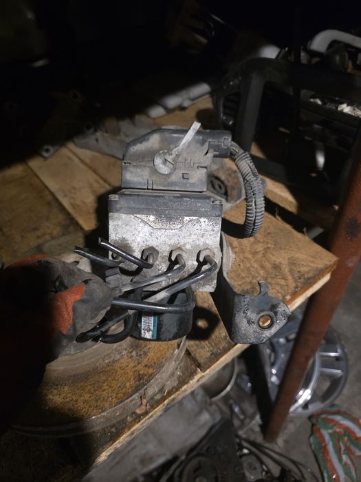 Ford Mustang 4000 кубика ABS-7R33-2C353-AD.