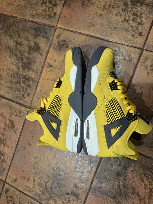 Объвки Jordan 4 lightning; размер  46EU