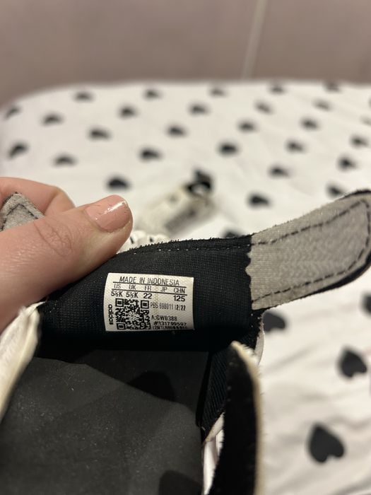 Сандали adidas.