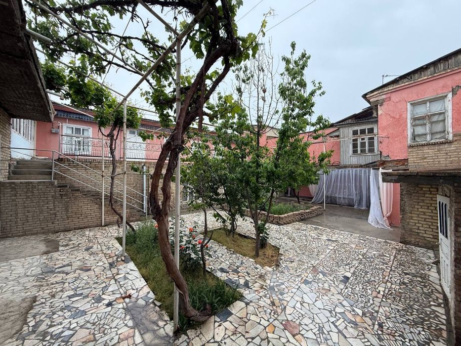 5.5 sotixli hovli sotuvda ,ark qorgoni tarafda