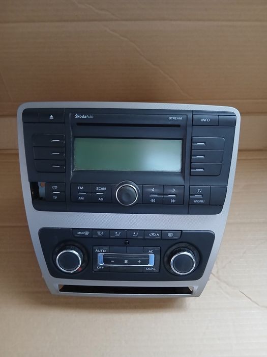 Radio cd skoda octavia 2 facelift rama clima panou climatronic octavia