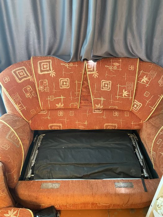 Продам хороший диванчик и кресло