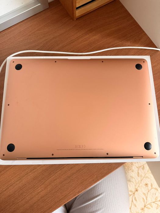 Apple MacBook Air 13" M1 (2020) – 8GB RAM, 256GB SSD – Stare buna