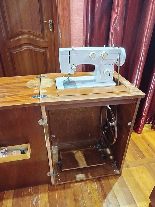 Продам швейную машинку Чайка