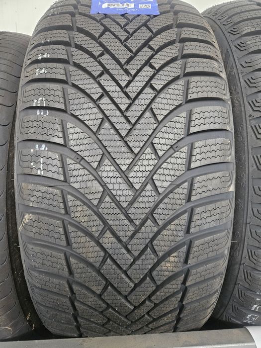 245/40R19 Fortune зимни 2026г.