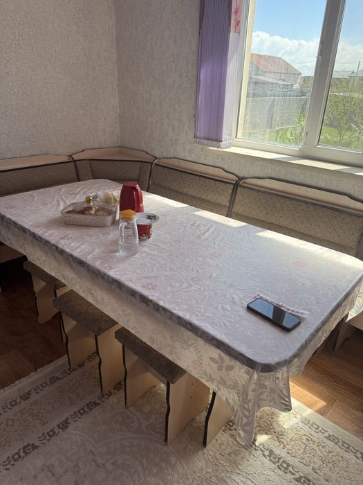 Стол со стулями