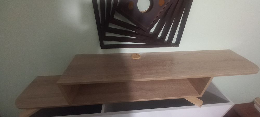 Продам полку под ТВ.