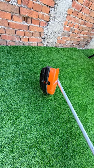 Бензинова моторна косачка с двуръкохватково управление STIHL FS 240 C