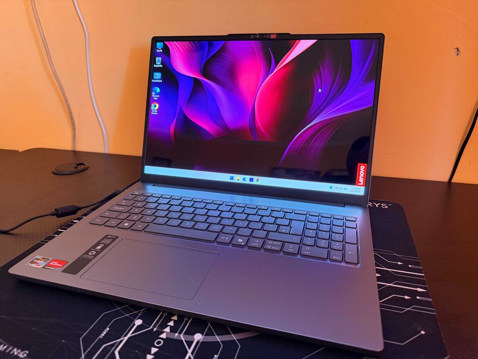 Lenovo 16" OLED 120Hz • Ryzen 7 7735HS • 16GB • Nou (1 ciclu)