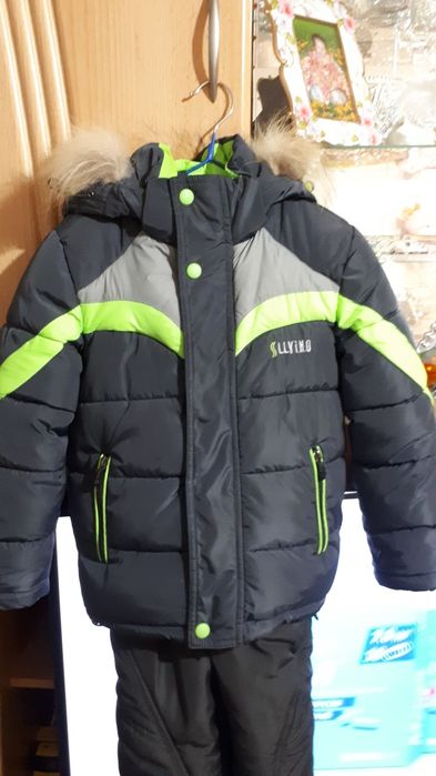 Продам пуховик на мальчика.