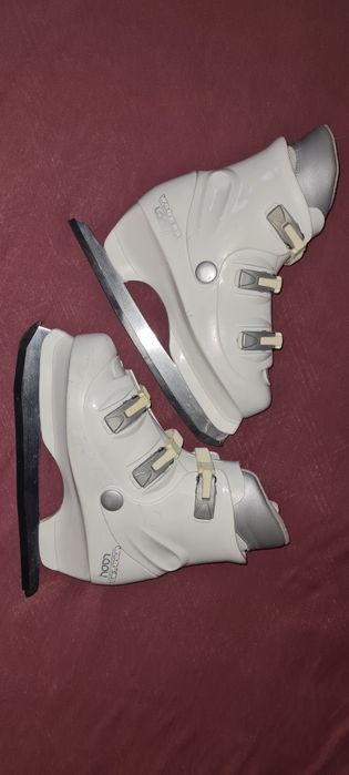 Vand patine de gheata, de dama