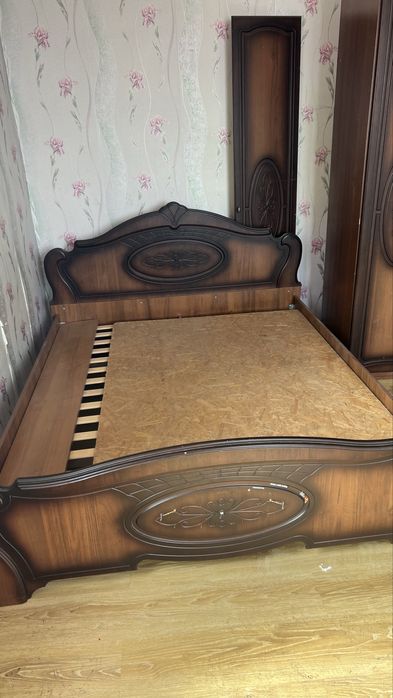 Продам спальную гарнитуру
