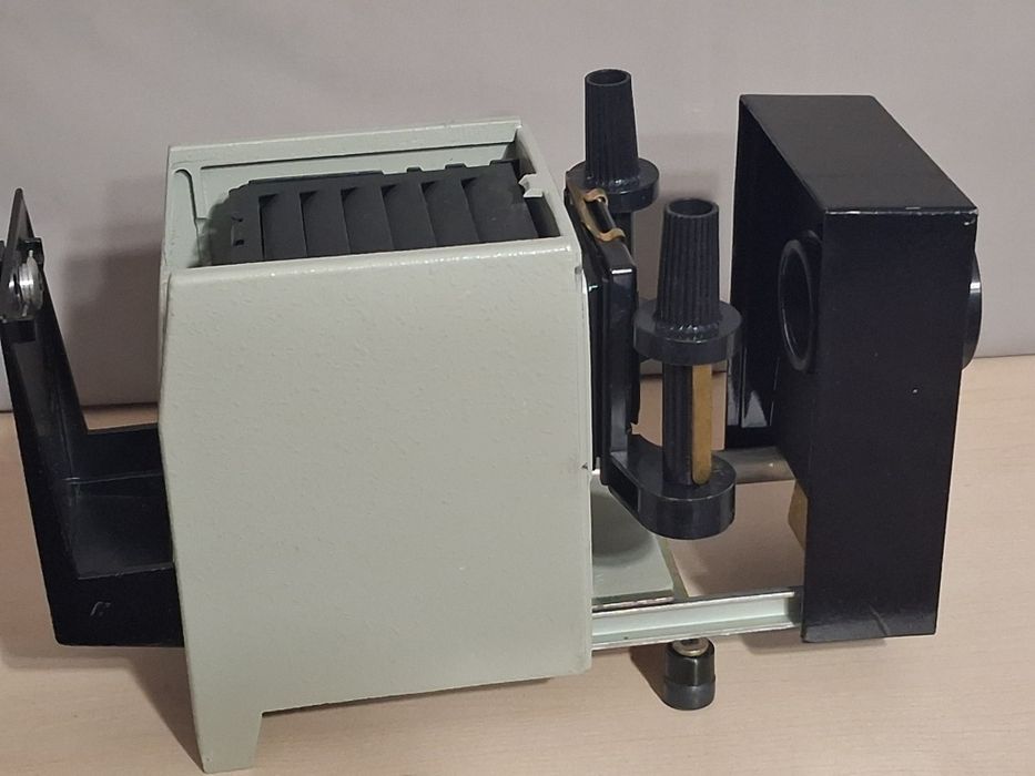 Съветски прожекционен апарат. Екран.