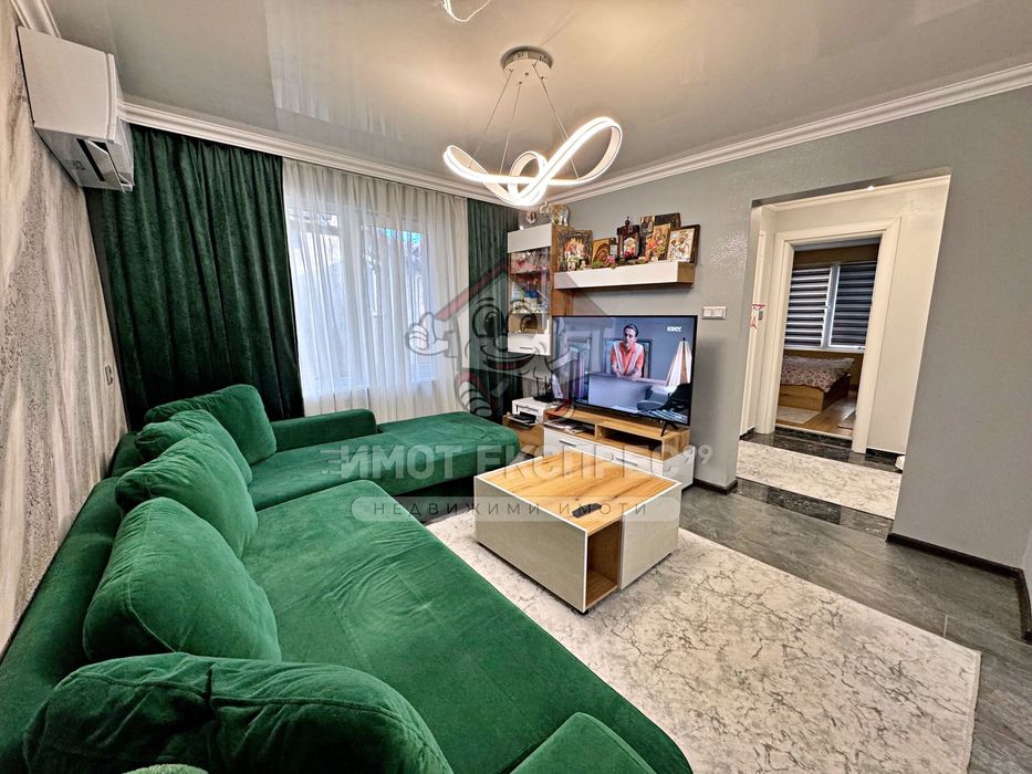 Самостоятелна къща, с двор, кв.Метоха