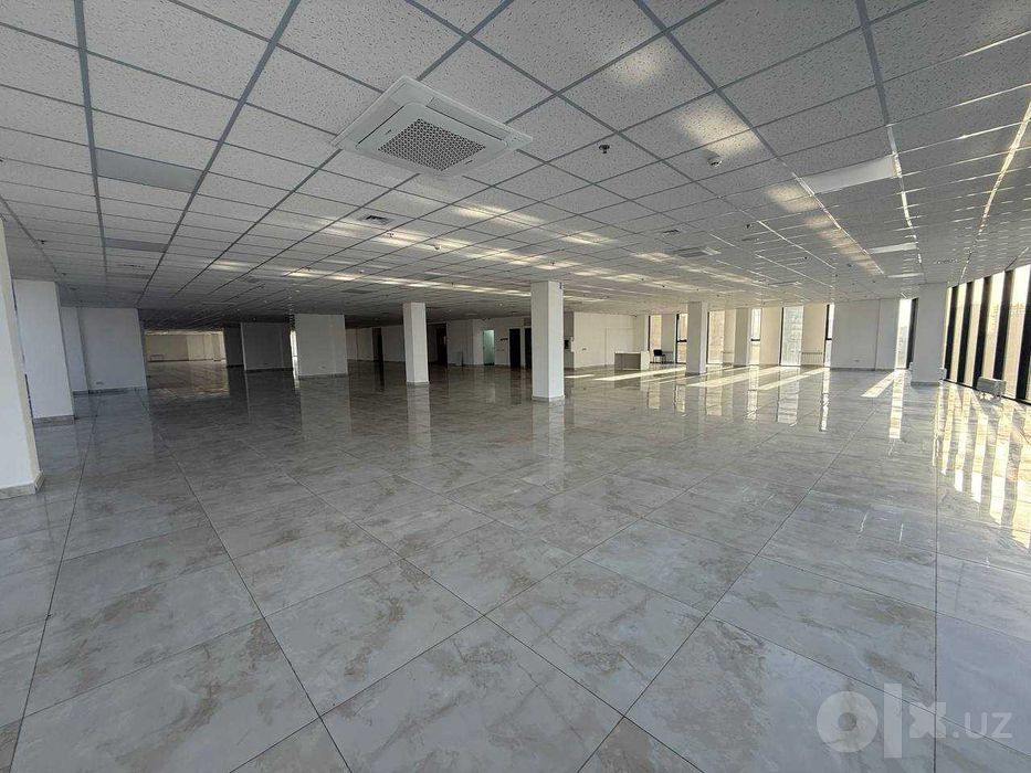 Сдам помещение под офис или другое 1100м2. Вдоль дороги Махтумкули RR