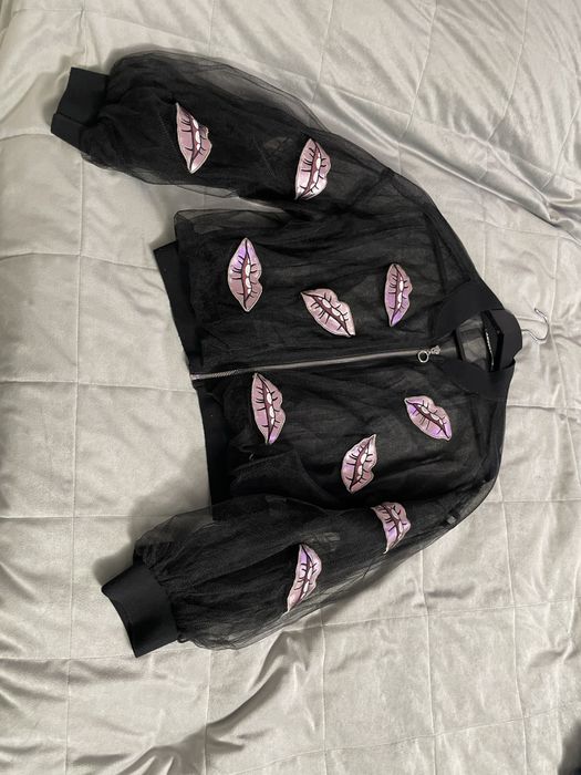 Продам костюм, куртку, кофту.