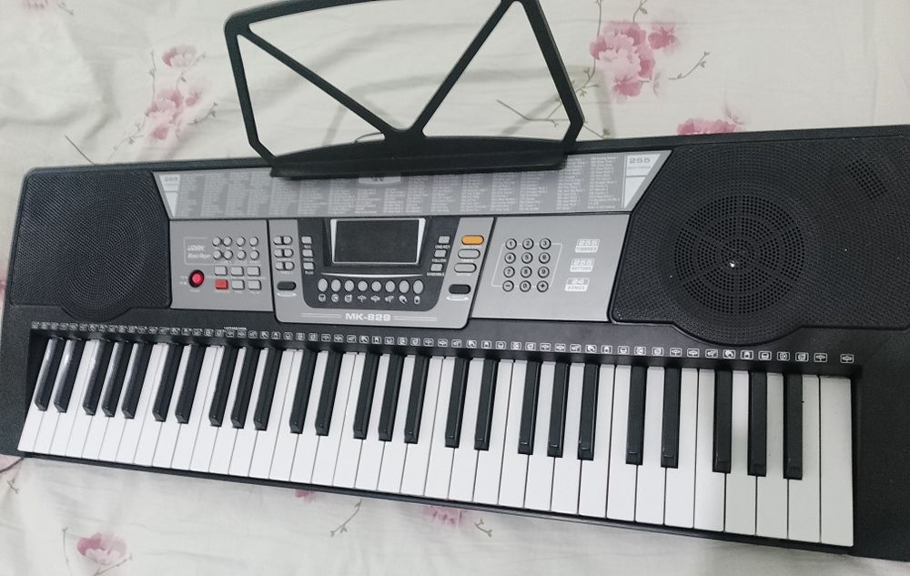 Продается синтезатор