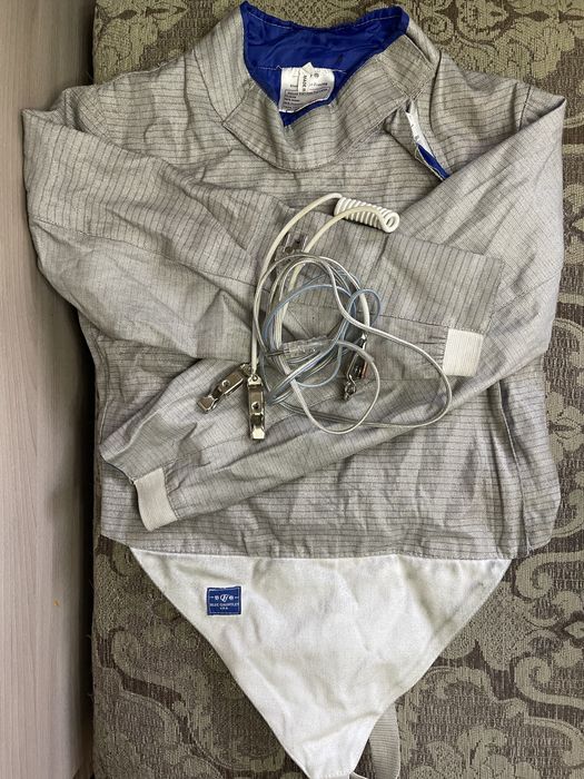 Форма фехтовальная б/у