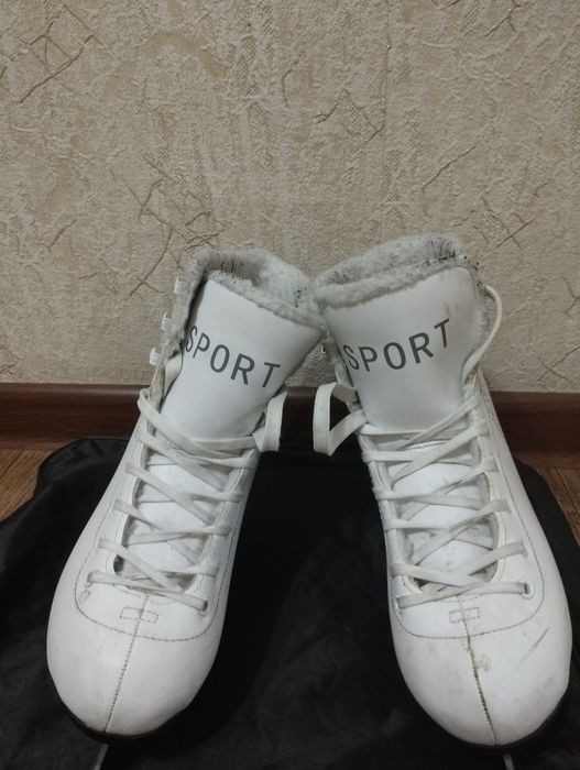 Продам коньки 37 размер