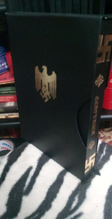 MEIN KAMPF -Adolf Hitler"in ETUI_ 2vol ,leg de lux,necenzurata