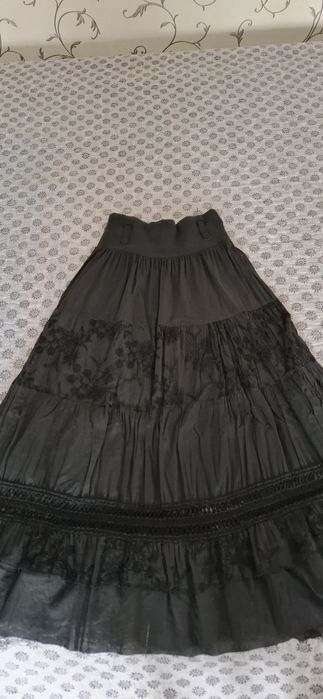 Fusta lunga neagra