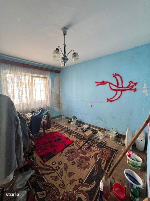 De vanzare apartament cu 4 camere, 2 bai si 2 balcoane, etajul 1, 70mp