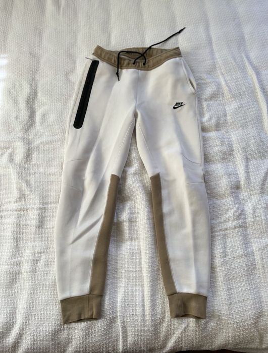 Pantaloni Nike Tech