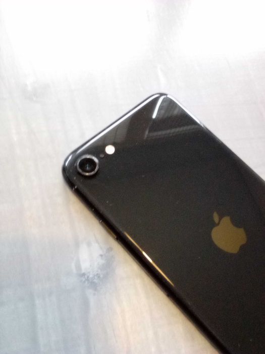 iPhone SE 64GB Midnight - батерия 100% с гарация 1,5 години