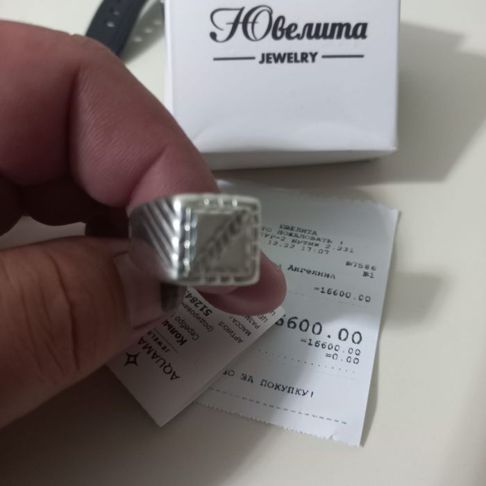 Продам серебряное кольцо.  Цена 10 000 тг.