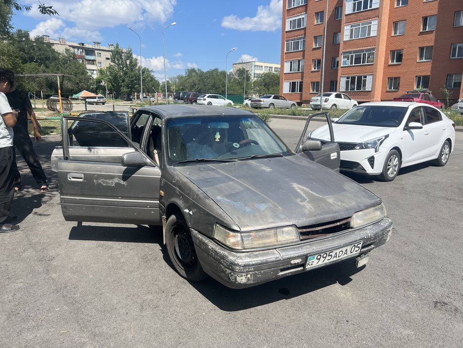 Продам машину мазда 626 седан