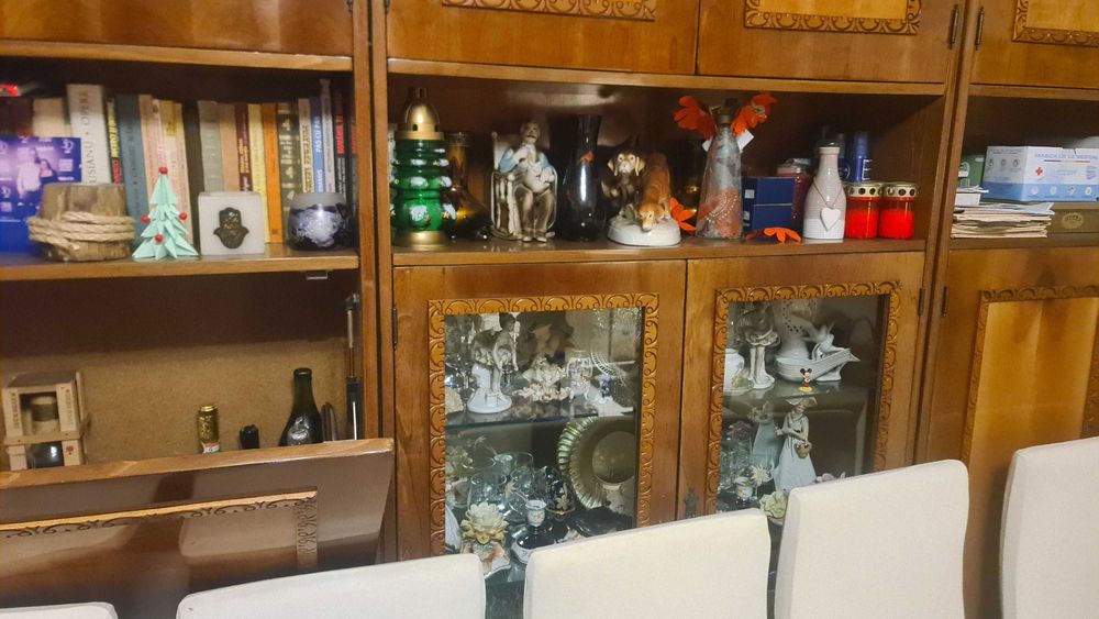 Donez dulap,biblioteca,vitrina,bar gratis