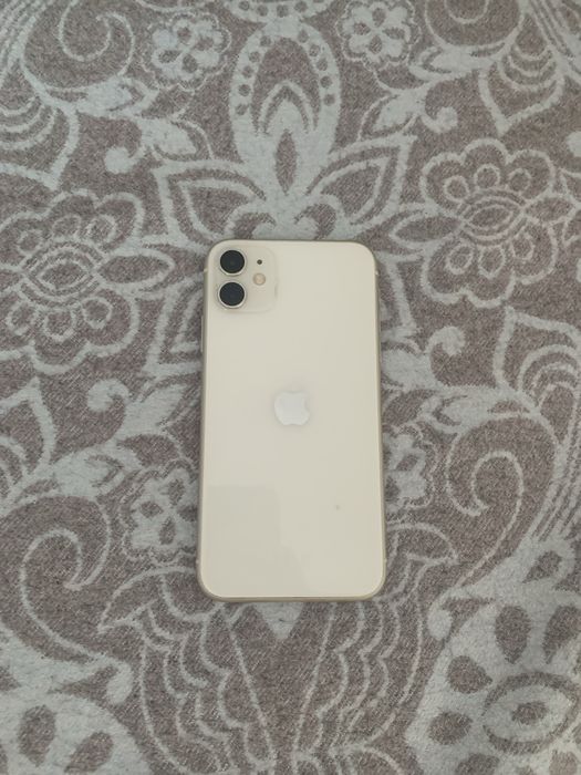 iPhone 11 в хорошем состоянии
