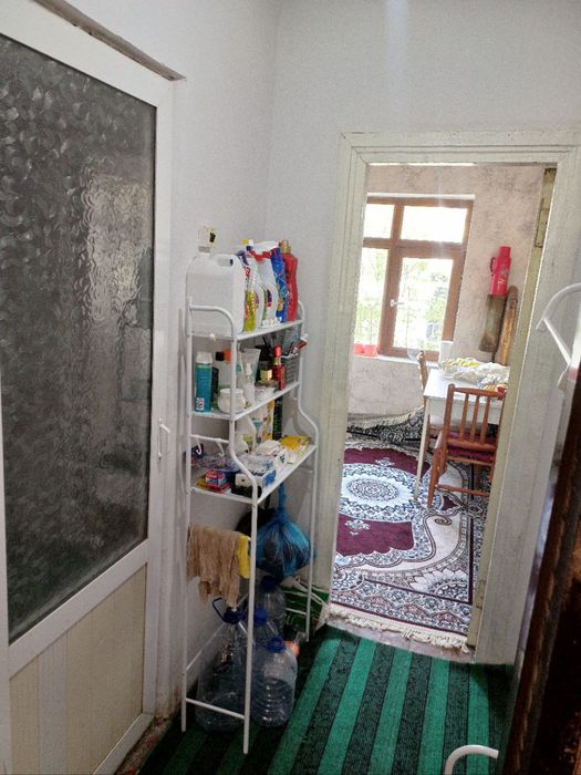 1 xonali kvartira sotiladi. Urganch, Zanalni, Sharq bozor.