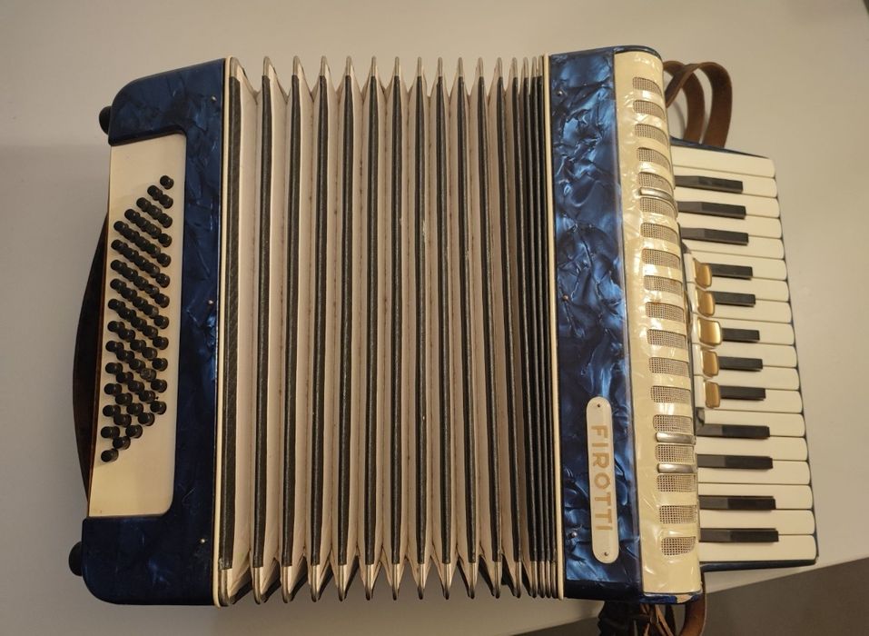 Acordeon nemtesc Firotti 60 basi