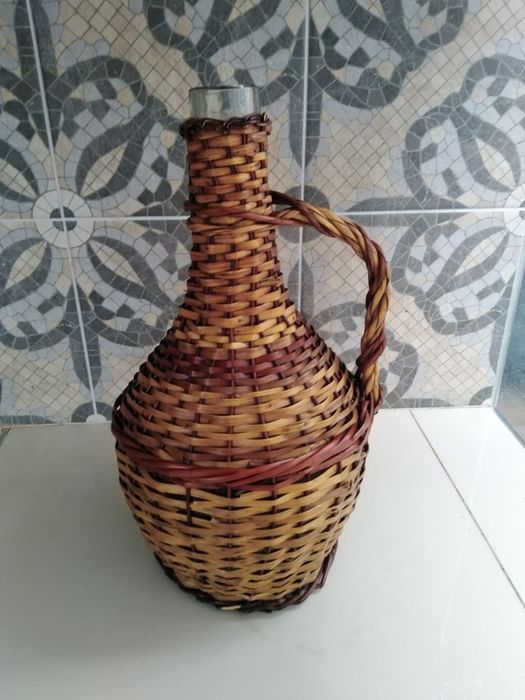 Плетени стъклени дамаджани за ползване