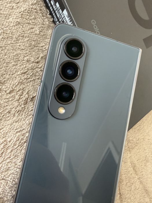 Samsung Galaxy Z Fold 4