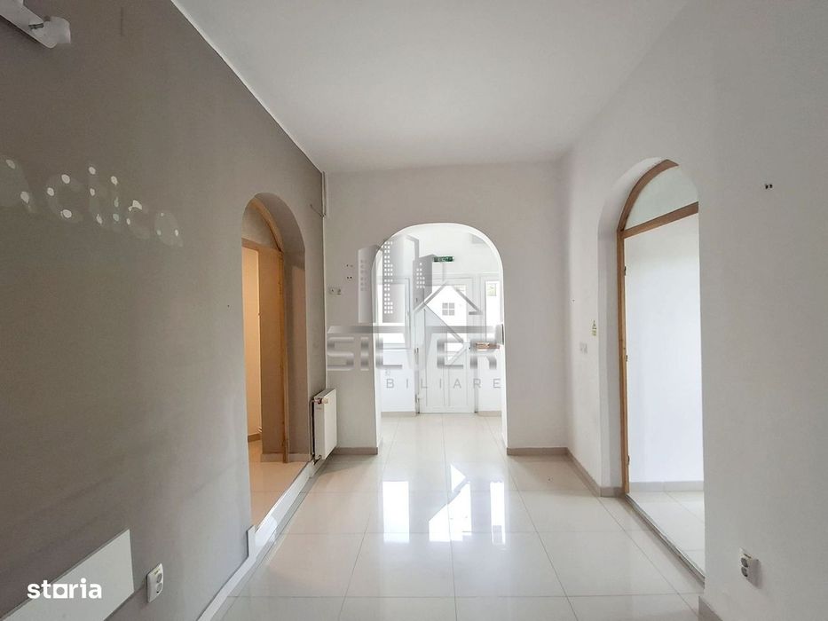 Casa individuala pretabila ptr birouri sau cabinete stomatologice.