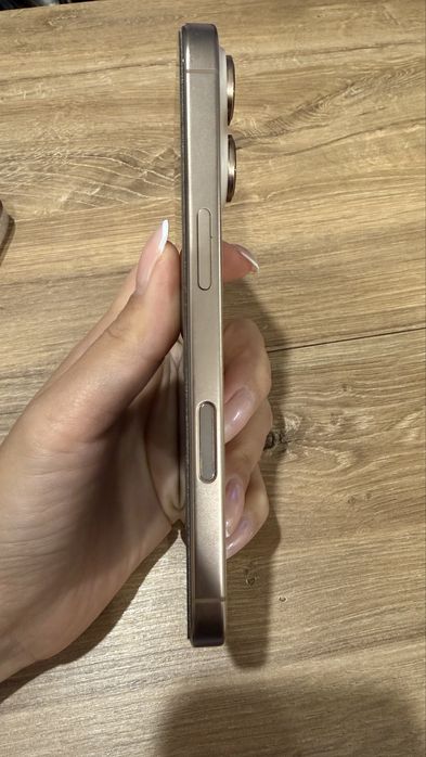 Продам Iphone 16 Pro