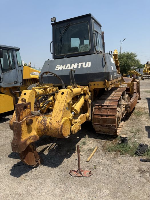 Бульдозер SHANTU  SD 23  йили 2013 сотилади